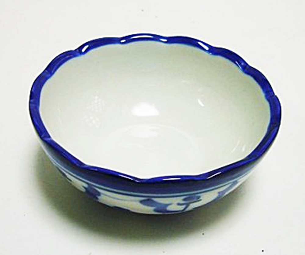 画像:  青白陶器  波小皿　7.5cm 